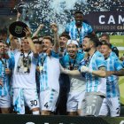 Racing celebrando el título del Trofeo de Campeones ante el Boca