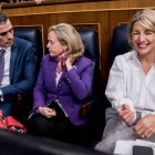 El presidente del Gobierno, Pedro Sánchez; la ministra de Asuntos Económicos, Nadia Calviño, y la ministra de Trabajo y Economía Social, Yolanda Díaz.