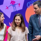 Irene Montero, Ione Belarra y Pedro Sánchez en un acto celebrado el pasado verano