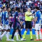 Mateu Lahoz, durante el derbi barcelonés del pasado sábado.