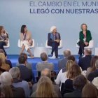 Celia Villalobos en la mesa de alcaldesas del PP