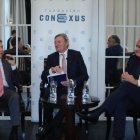 Estaban González Pons y Jordi Sevilla durante el debate de la Fundación Conexus.