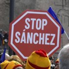 Manifestación en contra del Gobierno por los pactos con ERC y Bildu en Madrid