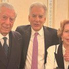 La familia Vargas Llosa totalmente unida de nuevo.