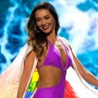 Alicia Faubel rinde homenaje a Ángela Ponce en el certamen de Miss Universo 2023