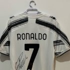 Camiseta de Cristiano Ronaldo en la Juventus, subastada por Demirel.