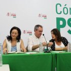 El secretario general del PSOE-A, Juan Espadas, en una reunión con la agrupación de Córdoba.