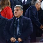 Joan Laporta, presidente del Barcelona, presidiendo un partido en el palco del Nou Camp.