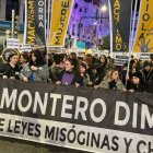 Protesta contra la Ley del 'solo sí es sí' en Madrid, pidiendo la dimisión de la ministra Montero.