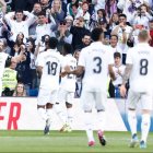 Benzema, tras conseguir uno de los tres goles que marcó ayer al Real Valladolid.