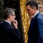 El ministro de Presidencia, Relaciones con las Cortes y Memoria Democrática, Félix Bolaños, y el presidente del Gobierno, Pedro Sánchez.