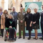 Juan Carlos González, (FEDER), Ana Mª Ruiz Cano, (AFAV), Teresa Navarro, defensora de las personas con discapacidada, Javier
Benítez, (QUAES), Fernando García-Vaquero Pradal, Teniente General, Concha Andrés, secretaria autonómica de Eficiencia y Tecnología Sanitaria, María Amparo García Layunta, Directora
general de Asistencia Sanitara  y José Ferrer, (Ascires).