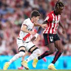 Fran García, junto a Nico Williams, en el Athletic-Rayo de la presente temporada.