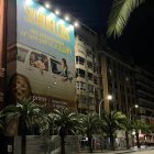 Cartel gigante en la Avenida de la Estación de 'Sin huellas'