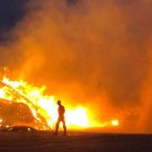 Los bomberos tardaron más de tres horas en apagar el fuego