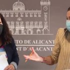 La concejal de Comercio, Lidia López, y la presidenta de APHEA, Maria del Mar Valera