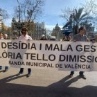 Protesta de la Banda Municipal frente al Ayuntamiento de Valencia.