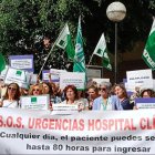 Concentración del Sindicato de Enfermería SATSE en el Hospital Clínico de Valencia / Sonia García - ESdiario.