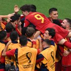 PIña de los jugadores españoles celebrando el gol de Morata frente a Alemania.