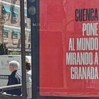 Marquesina en Granada con el cartel del PSOE.