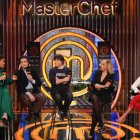 Los chefs Samantha Vallejo-Nágera, Pepe Rodríguez y Jordi Cruz junto a la presentadora María Eizaguirre y la CEO de Shine Iberia, Macarena Rey, durante la presentación de ‘Masterchef’.