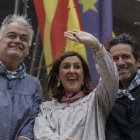 Esteban González Pons, María José Catalá y Borja Semper, durante la penúltima mascletà.