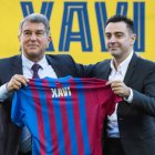 Laporta y Xavi, en la presentación de este último como técnico del Barcelona.