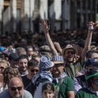 Decenas de personas durante la mascletà - EUROPA PRESS