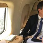 Pedro Sánchez volando en el Falcon