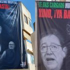 Lona de que ha aparecido enfrente de el Auditorio Centro Cultural Virgen del Carmen en Torrevieja.