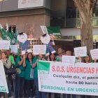 Concentración de enfermeros representando a todos los hospitales de la provincia de Valencia frente a la Conselleria de Sanidad.