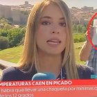 Imagen del momento en el que el espontáneo se cuela en el directo de TVE con el mensaje 'Castejón, que te vote Puigdemont'.