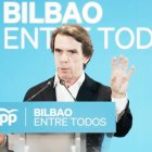 El expresidente del Gobierno, José María Aznar, durante un mitin electoral en Bilbao.