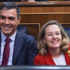 Pedro Sánchez junto a Nadia Calviño en el Congreso