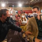 El secretario general del PSOE y presidente del Gobierno, Pedro Sánchez, con el alcalde de Sevilla y secretario regional, Juan Espadas.