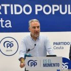 El coordinador general del PP, Elías Bendodo, este sábado en Ceuta, junto al presidente de la Ciudad Autónoma, Juan José Vivas. Europa Press.