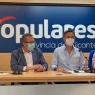 El presidente provincial del PP, Toni Pérez, se ha reunido con los diputados nacionales César Sánchez, Macarena Montesinos y Agustín Almodóbar