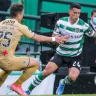 Pedro Porro, con la camiseta del Sporting, en un partido de la pasada temporada.