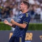 Valverde celebra uno de sus dos goles ante el Milán.