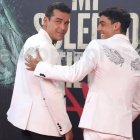 Mario Casas y su hermano Óscar en la premiére de su película "Mi soledad tiene alas".