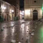 Basura tras el macrobotellón en la plaza de Benimaclet