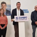 Vicente Mompó, presidente de la Diputación de Valencia, comparece ante los medios junto a la vicepresidenta de la Diputación, Reme Mazzolari y el diputado nacional, Fernando de Rosa