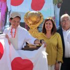 Kohei Hatashita, ganador del World Paella Day Cup y Cristian Raúl  Arroba, subcampeón, junto a la alcaldesa, María José Catalá - AYUNTAMIENTO DE VALENCIA