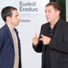 Pello Otxandiano con Arnaldo Otegi