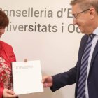 El conseller de Educación, Universidades y Empleo, José Antonio Rovira, y la presidenta de la Acadèmia Valenciana de la Llengua, Verònica Cantó - GVA