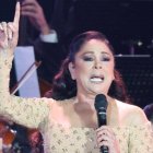 Isabel Pantoja no se cortó y lanzó un dardo a sus hijos en su concierto de Barcelona