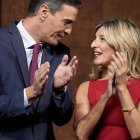 Sánchez y Yolanda han indignado una vez más a los periodistas.