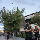 Agentes de la policía en las inmediaciones de la Fonteta.