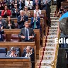 Feijóo es aplaudido por la bancada del PP al final del debate de investidura en el Congreso.