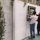 Instalación del mural de la Capitalidad Verde Europea en el Palau de la Música